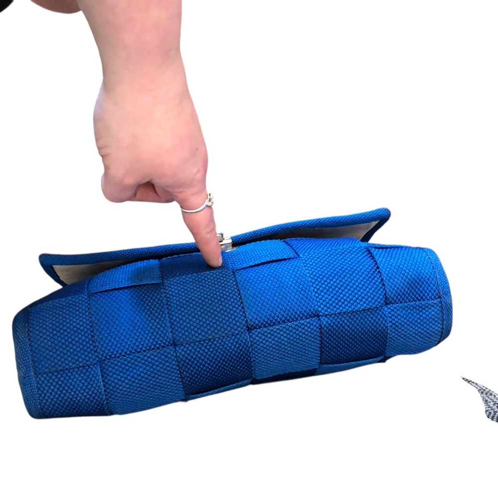 Gabriella Modern Blue Shoulder Bag with Structured Design - Picture 7 of 10